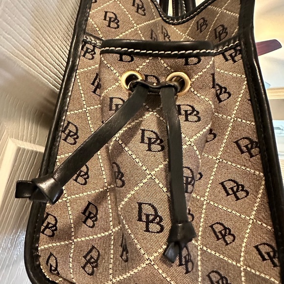💝 Dooney & Bourke Gorgeous Bag. Beautiful monogram in brand new condition 💝 - Picture 4 of 7